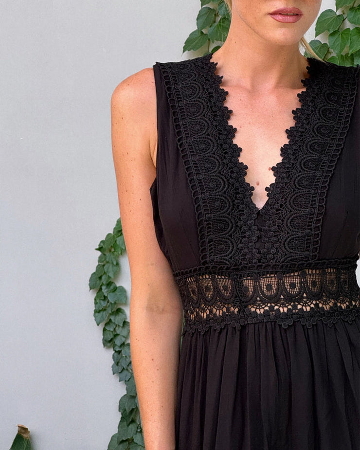 María™ | Elegante Vestido de Encaje con Escote en V